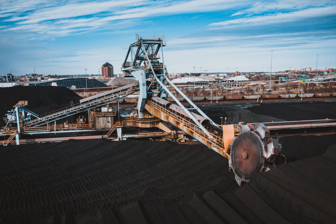 Conveyor batubara